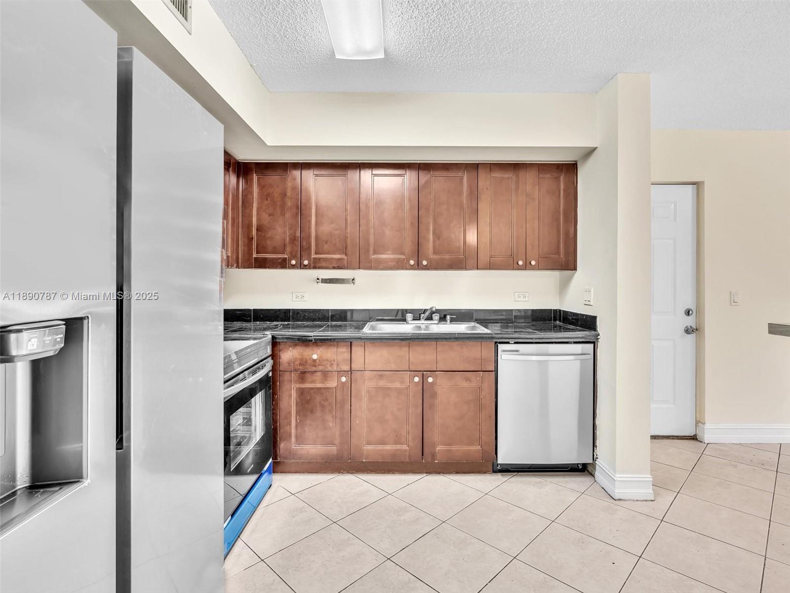 LAKEWOOD AT EMERALD HILLS - Residential Lease