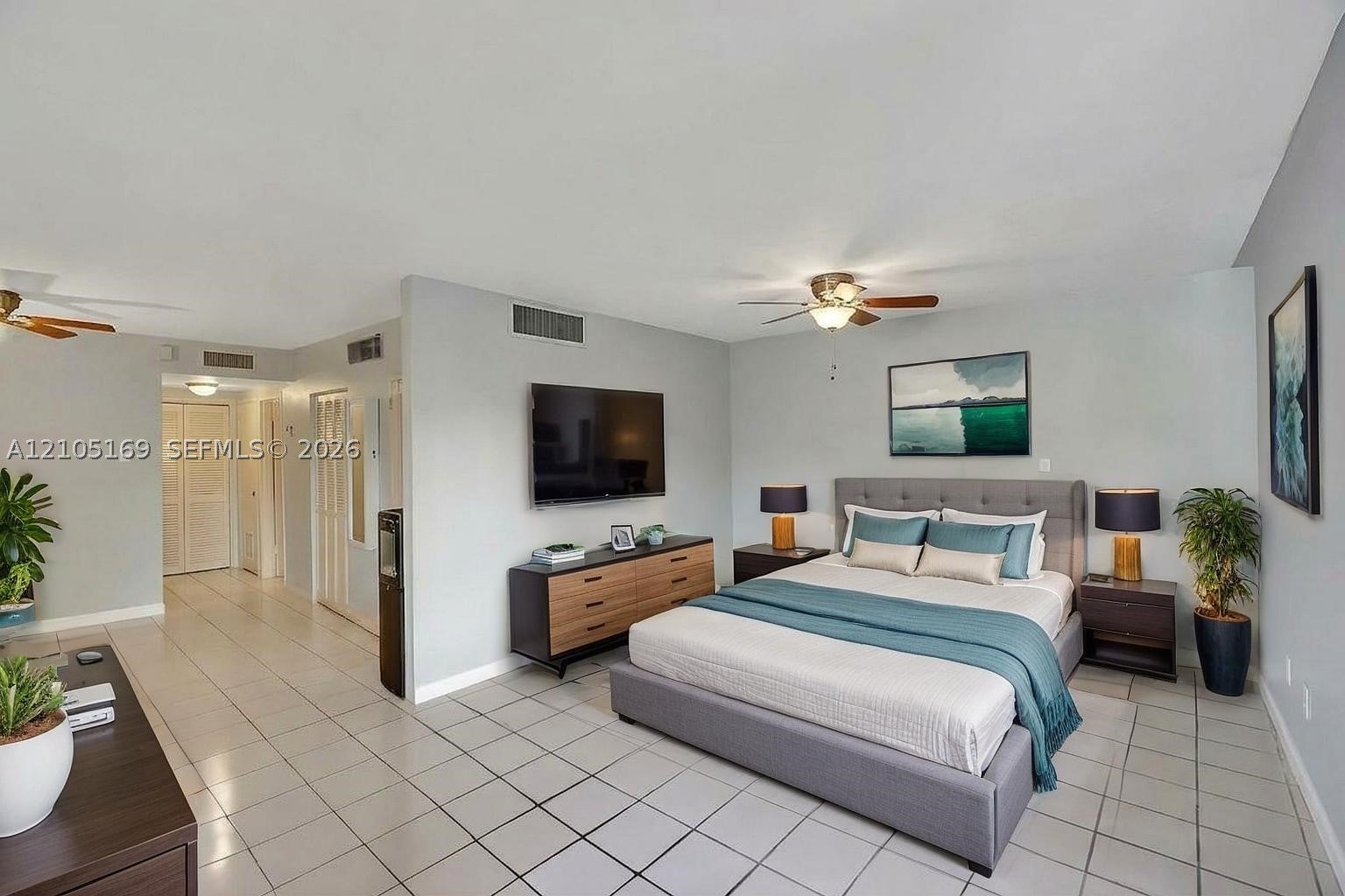 2899 Collins Ave 521