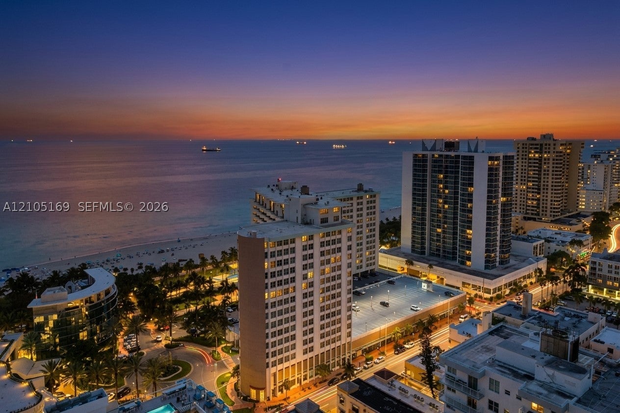 2899 Collins Ave 521