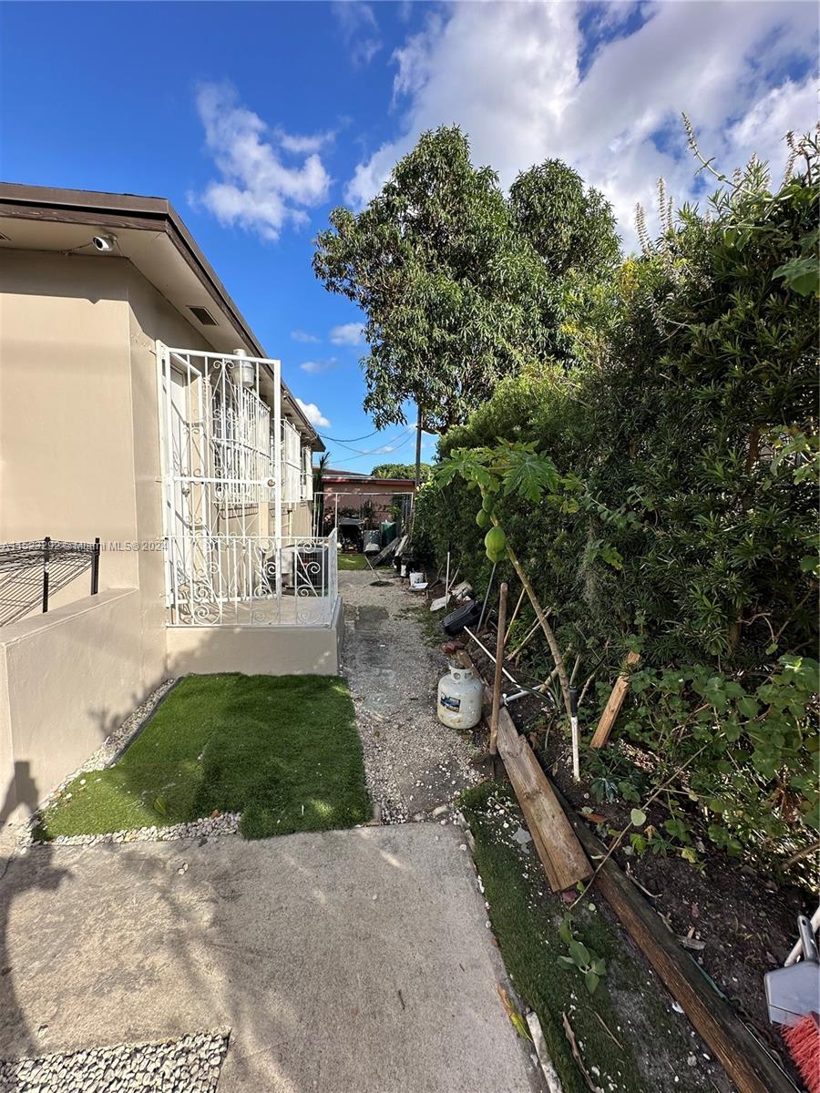 BISCAYNE VILLAGE HEIGHTS - Residential