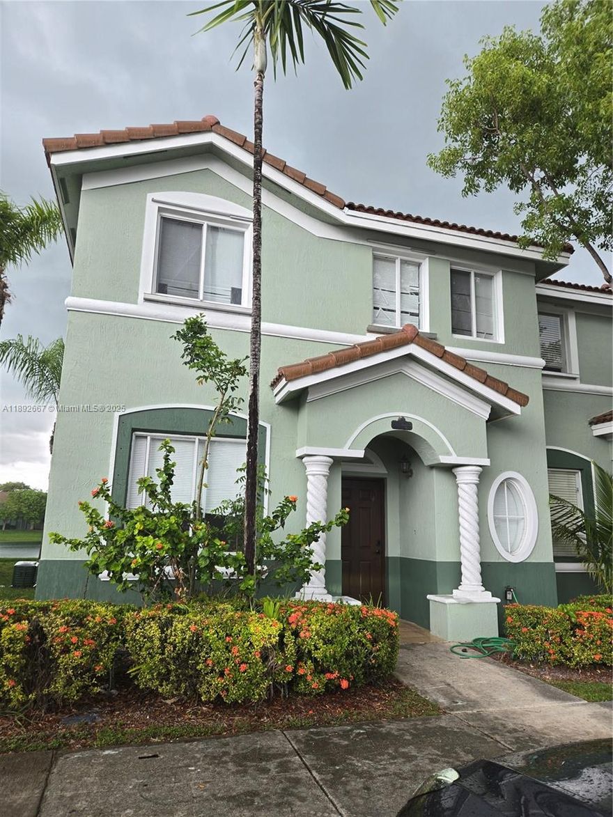 Great deal for investors or owner occupied! Lake view townhouse with 4 bedrooms and 3 bath. 1 bedroom and 1 full bath downstairs. Laminated floors and tile. Upgraded kitchen cabinets. Enclosed backyard. Low HOA, includes basic cable. Owner is also offering this property as a bulk sale including 4 townhouses and 1 apartment.