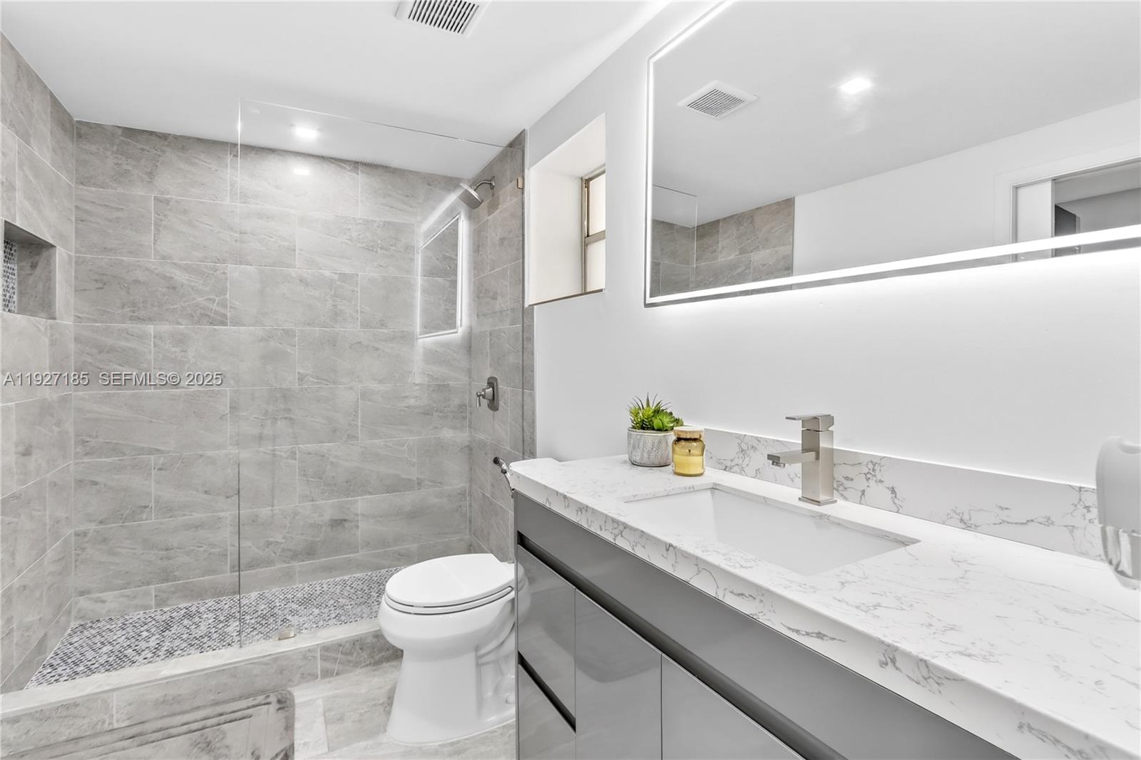 FOURTH GULFSTREAM GARDEN A - Residential