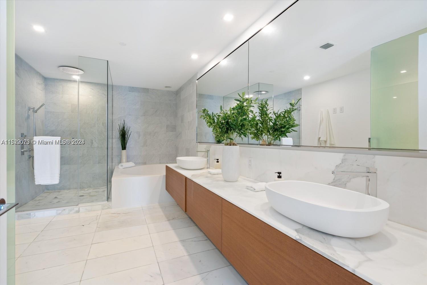 OCEANA BAL HARBOUR CONDO - Residential