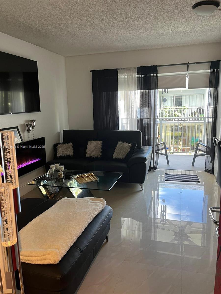 THE BEACH CLUB AT FONTAIN - Residential