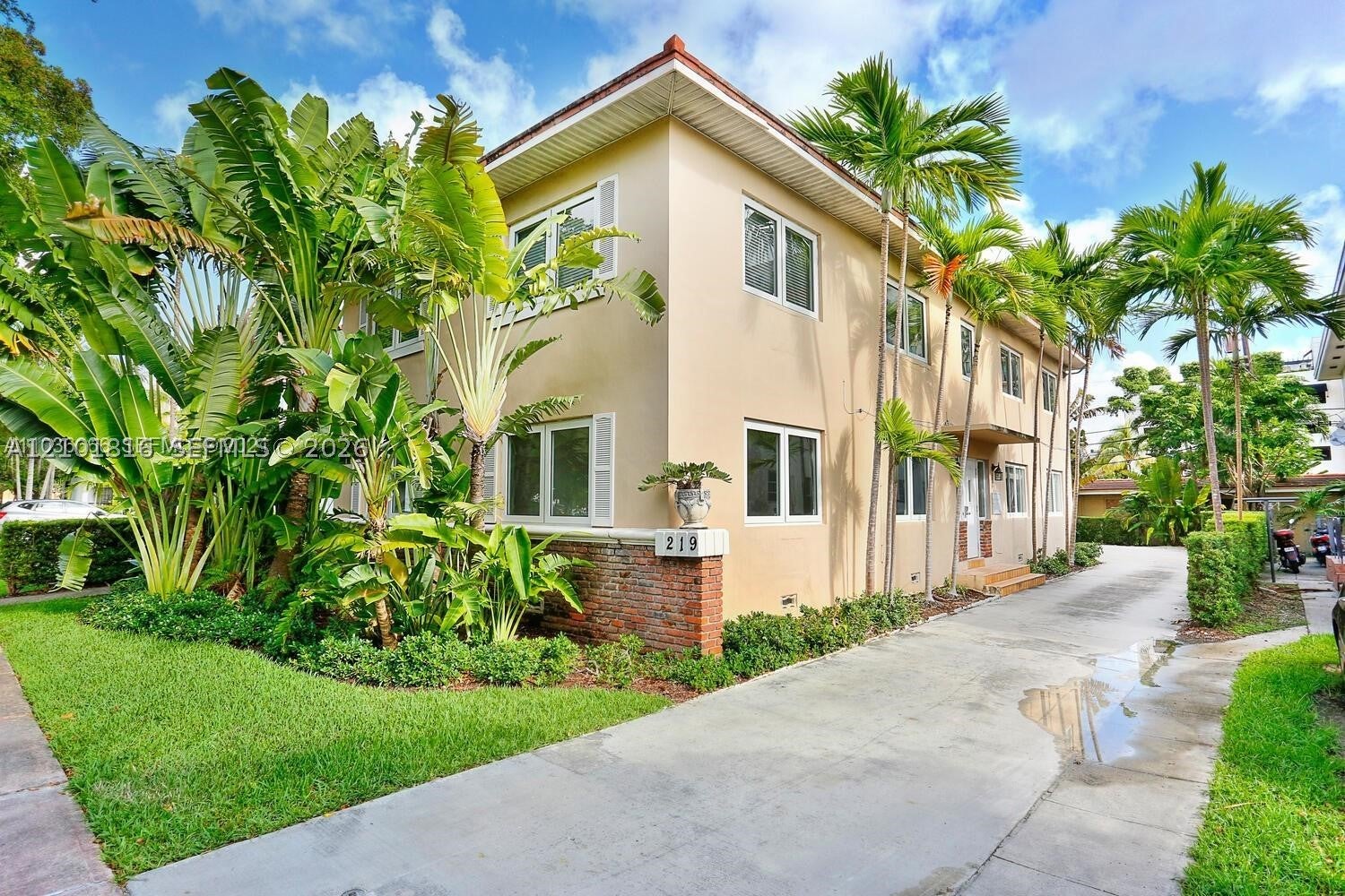 219 Menores Ave 2