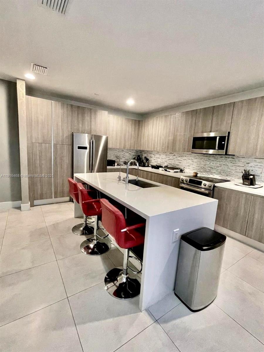 DORAL PALMS SOUTH - Residential Lease