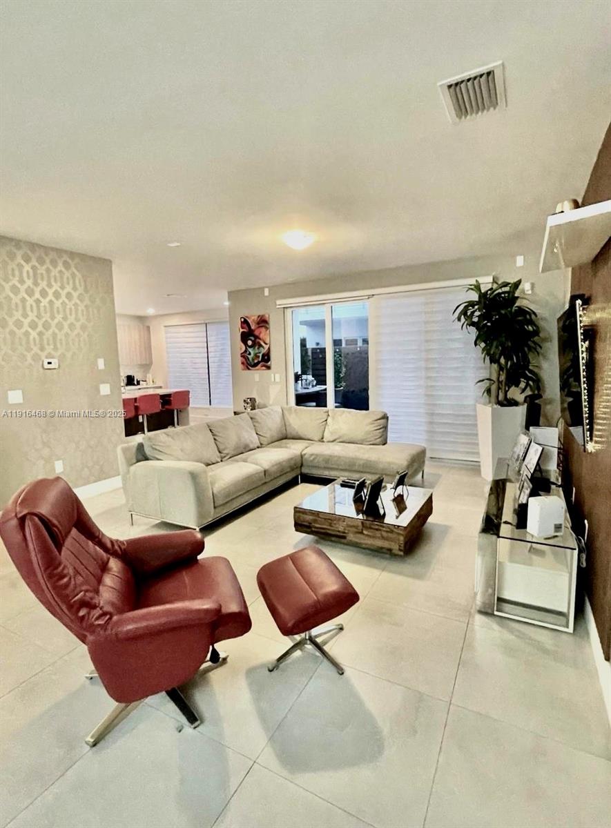 6846 NW 103rd Ave 6846