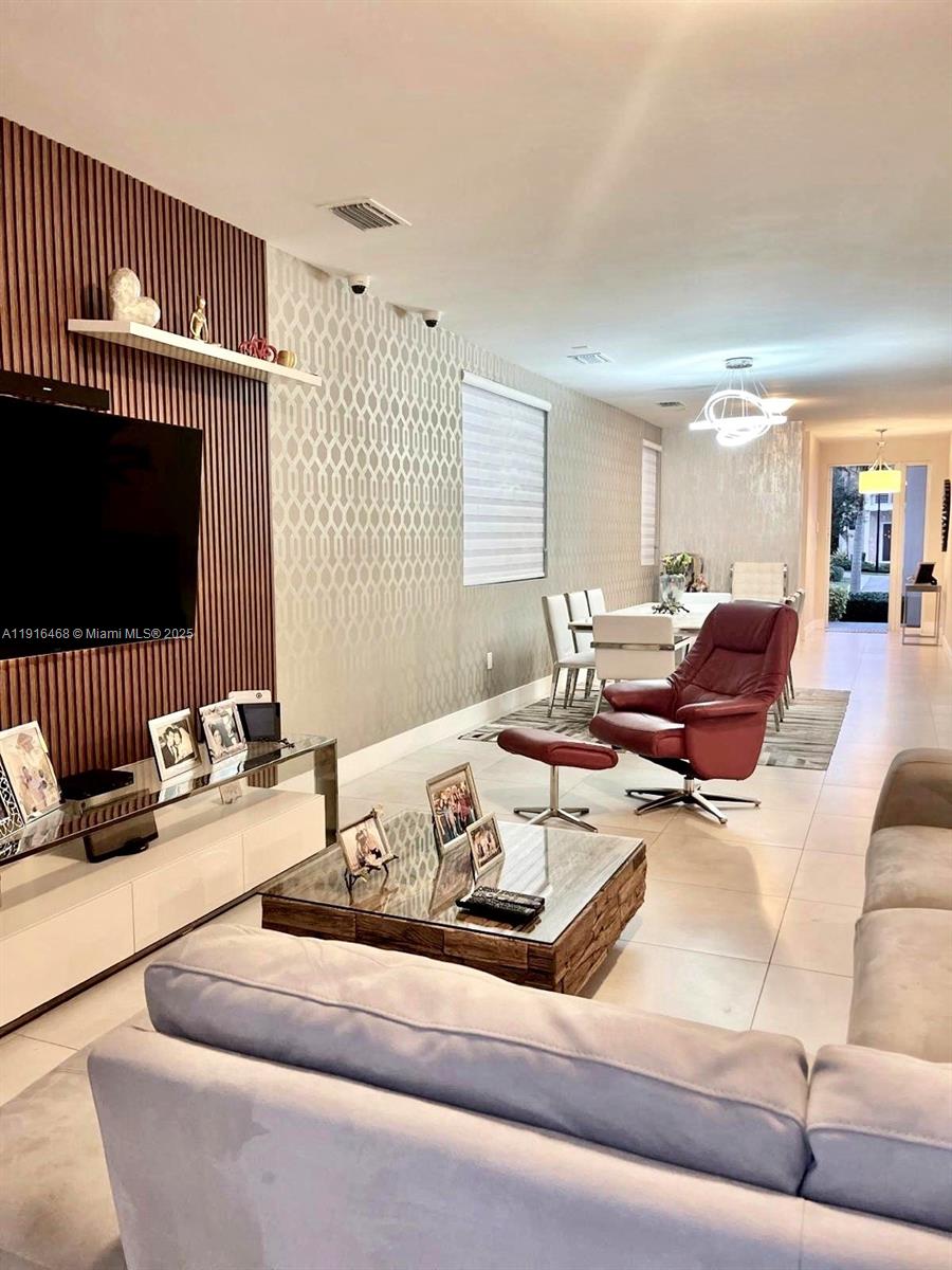 6846 NW 103rd Ave 6846