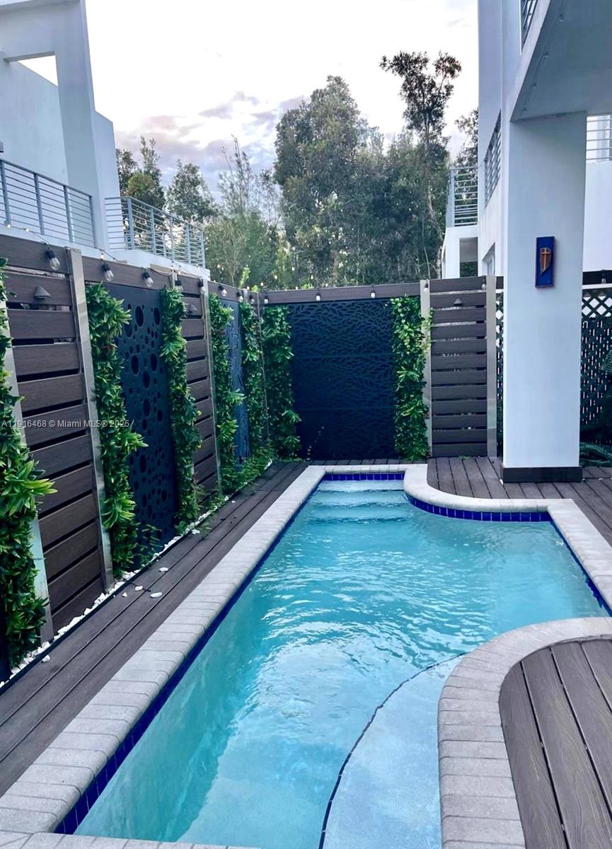 DORAL PALMS SOUTH - Residential Lease