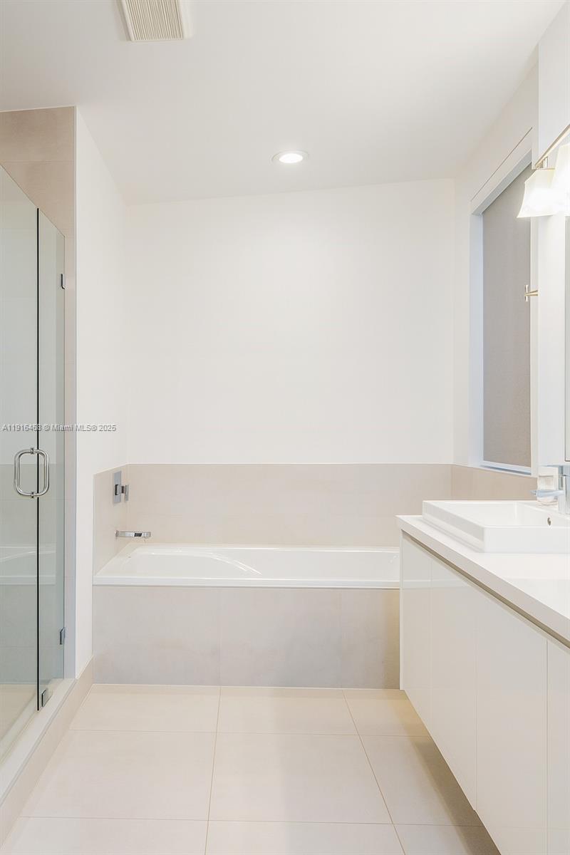 DORAL PALMS SOUTH - Residential Lease