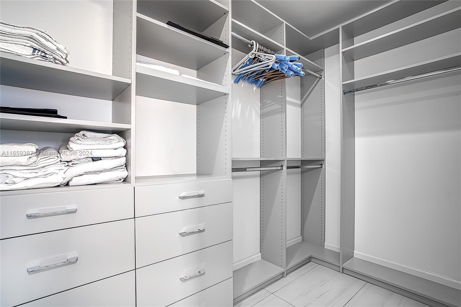 SEASIDE VILLAGE WEST COND - Residential