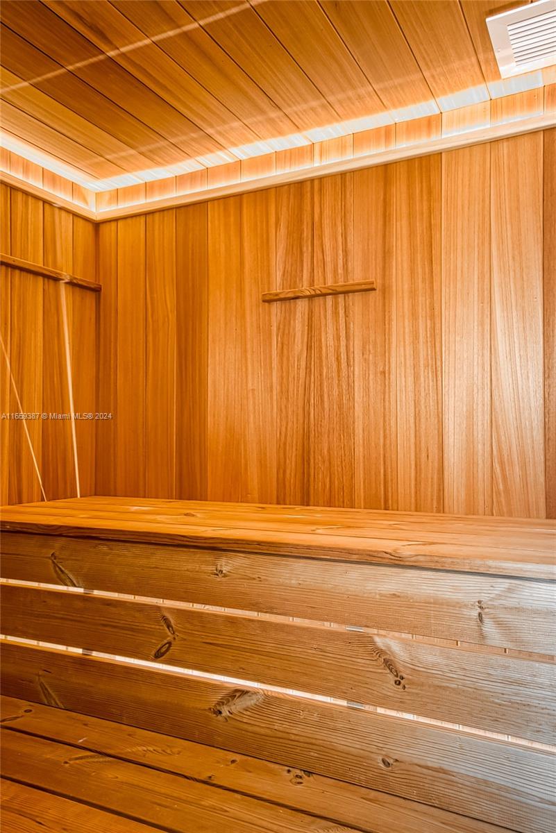 SEASIDE VILLAGE WEST COND - Residential