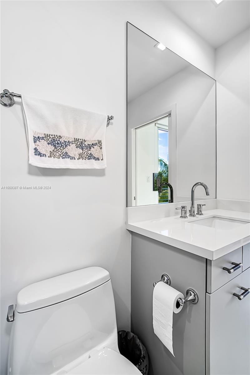 SEASIDE VILLAGE WEST COND - Residential