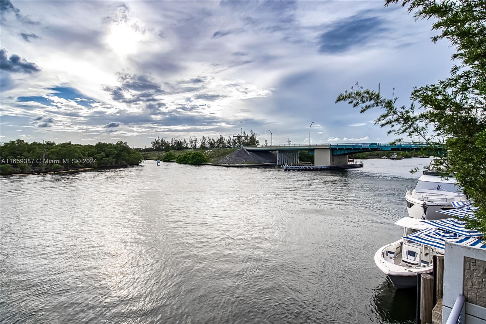 SEASIDE VILLAGE WEST COND - Residential