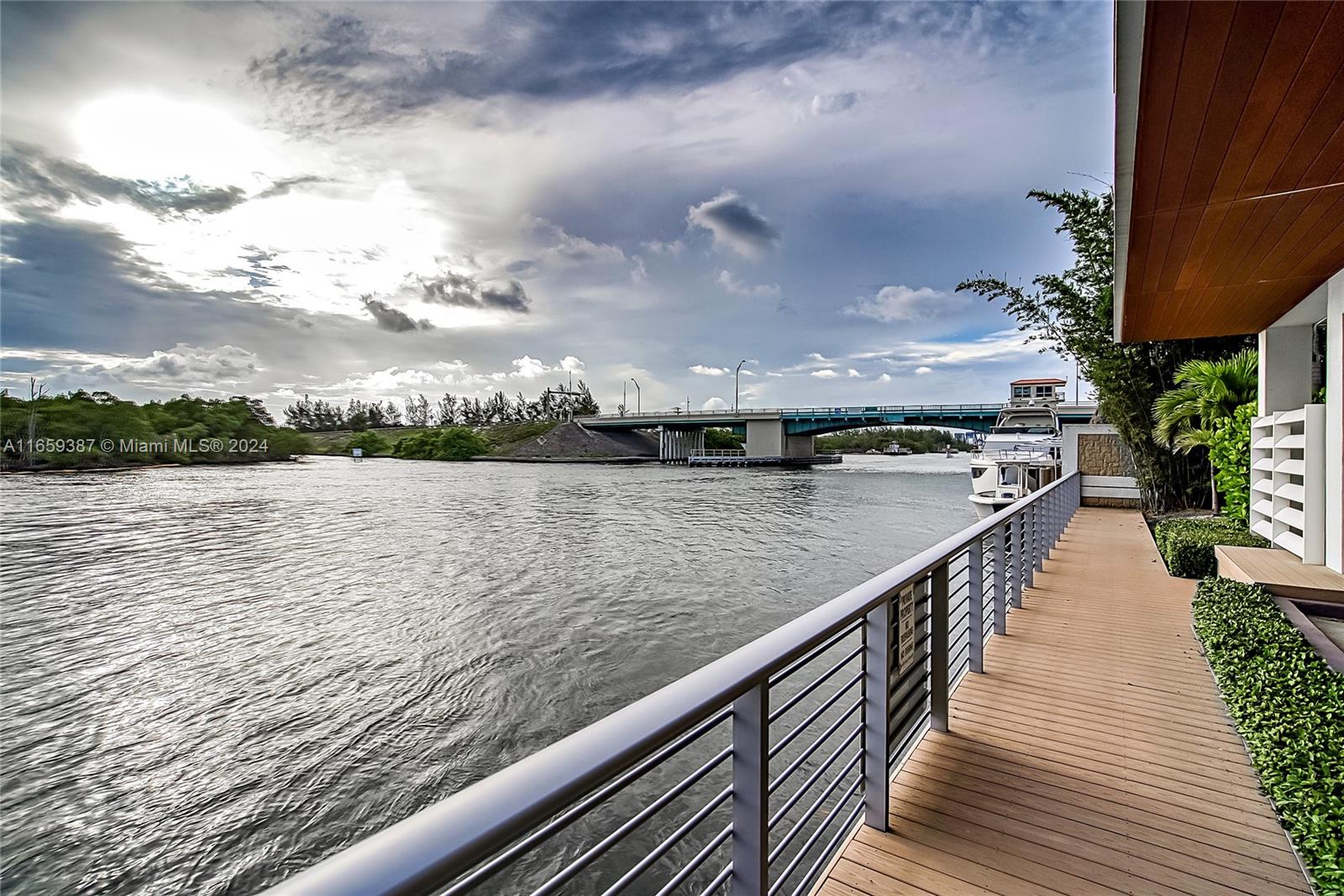 SEASIDE VILLAGE WEST COND - Residential