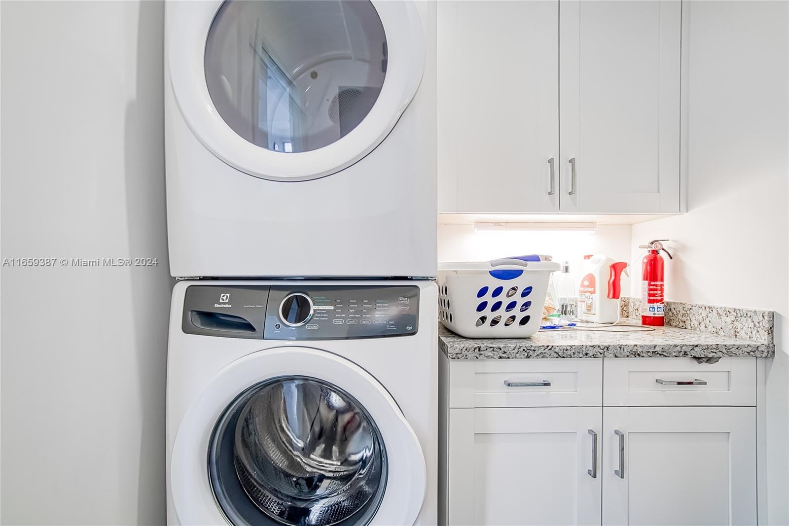 SEASIDE VILLAGE WEST COND - Residential