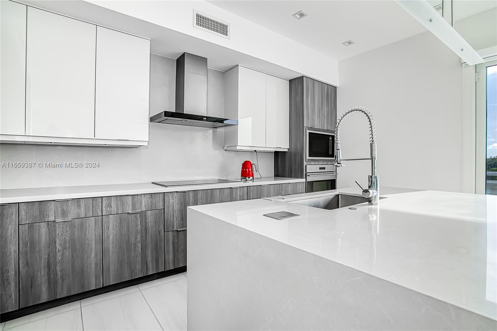 SEASIDE VILLAGE WEST COND - Residential