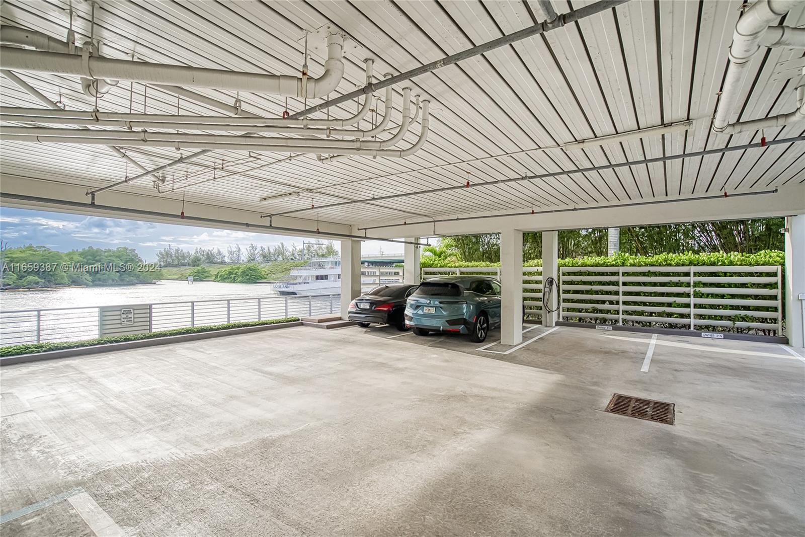 SEASIDE VILLAGE WEST COND - Residential