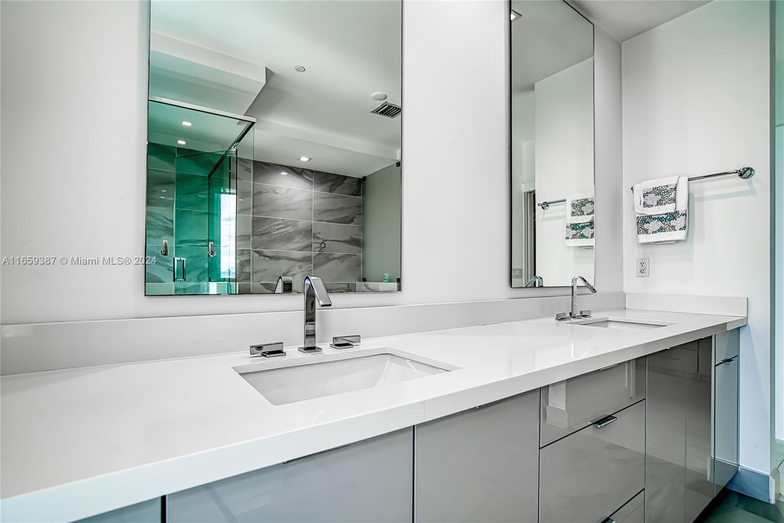 SEASIDE VILLAGE WEST COND - Residential