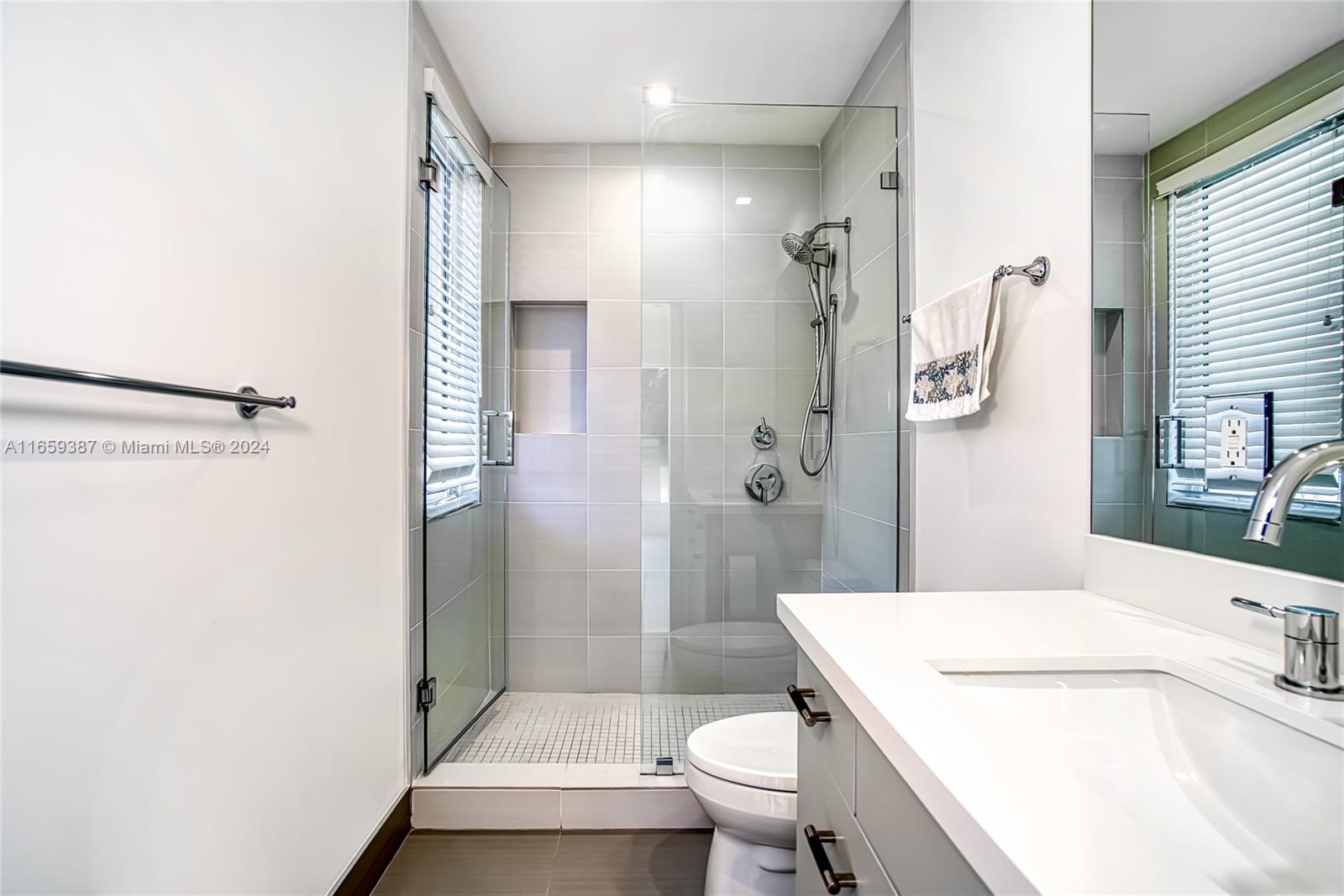 SEASIDE VILLAGE WEST COND - Residential