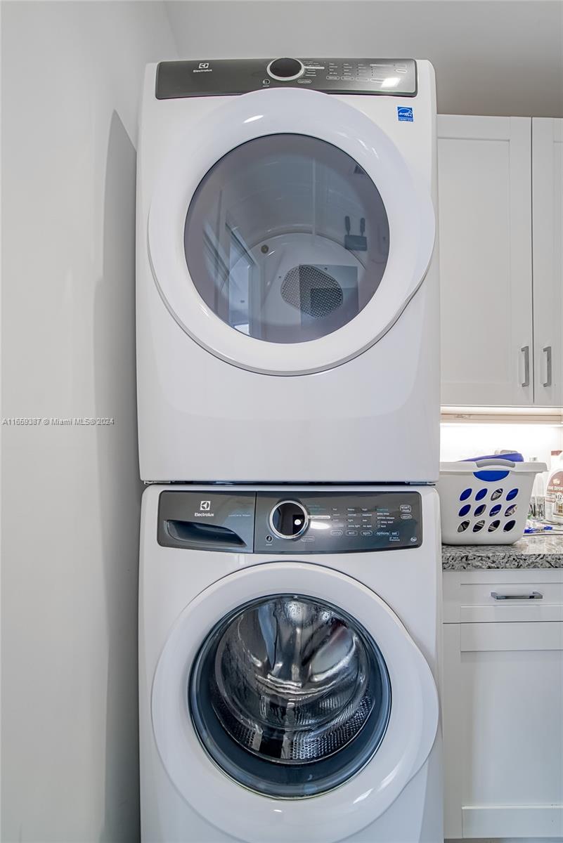 SEASIDE VILLAGE WEST COND - Residential