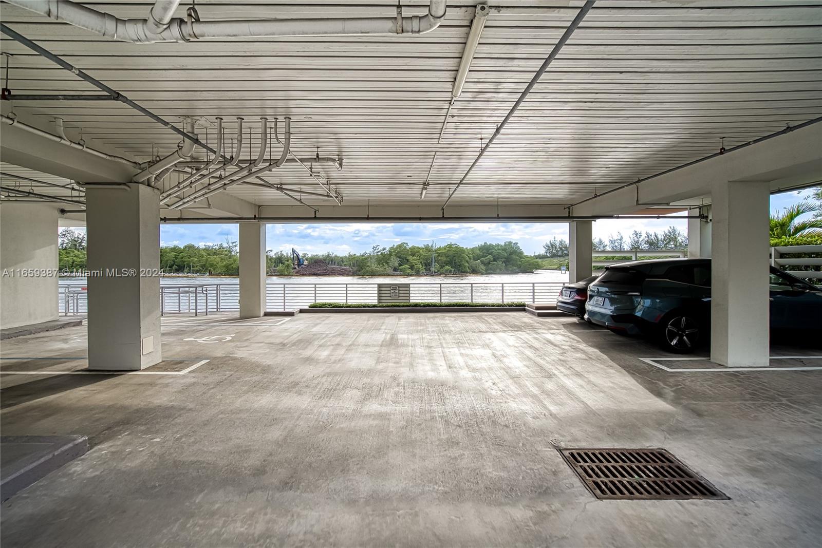 SEASIDE VILLAGE WEST COND - Residential