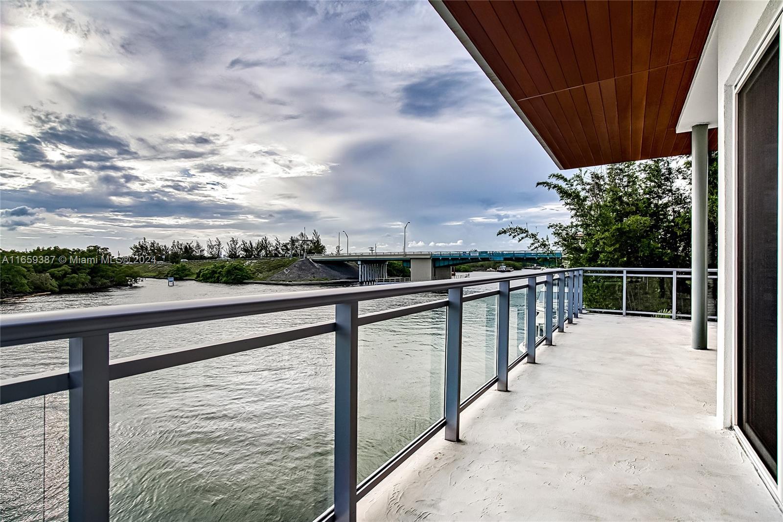 SEASIDE VILLAGE WEST COND - Residential