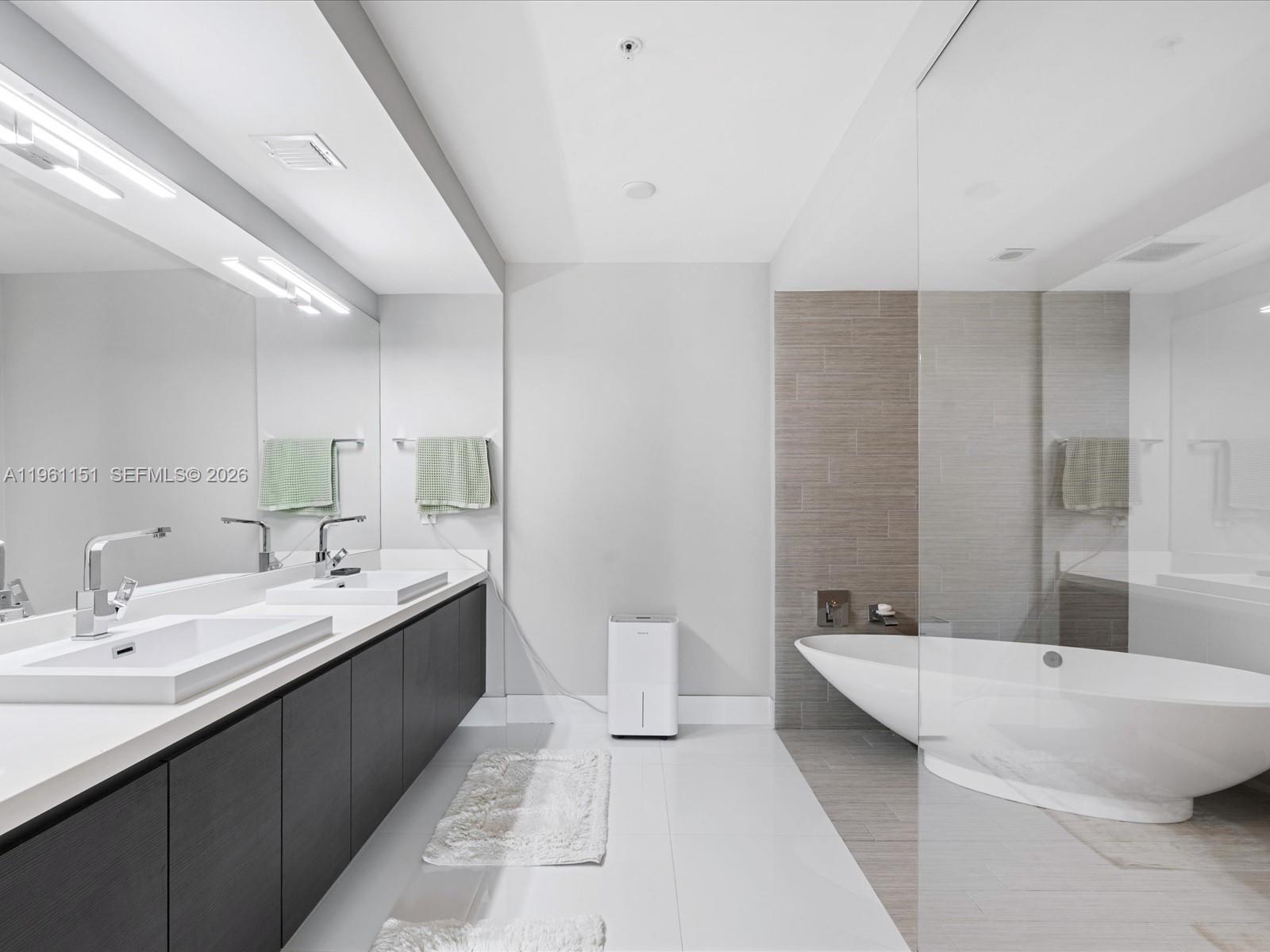 PARQUE TOWERS CONDO - Residential