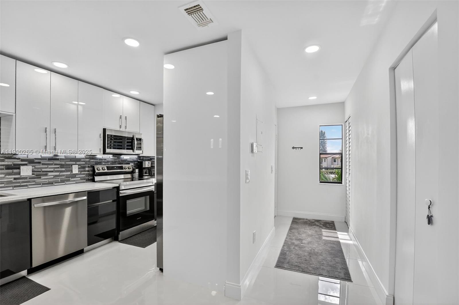 View photos, virtual tours, details... 21860 Arriba Real 4-D