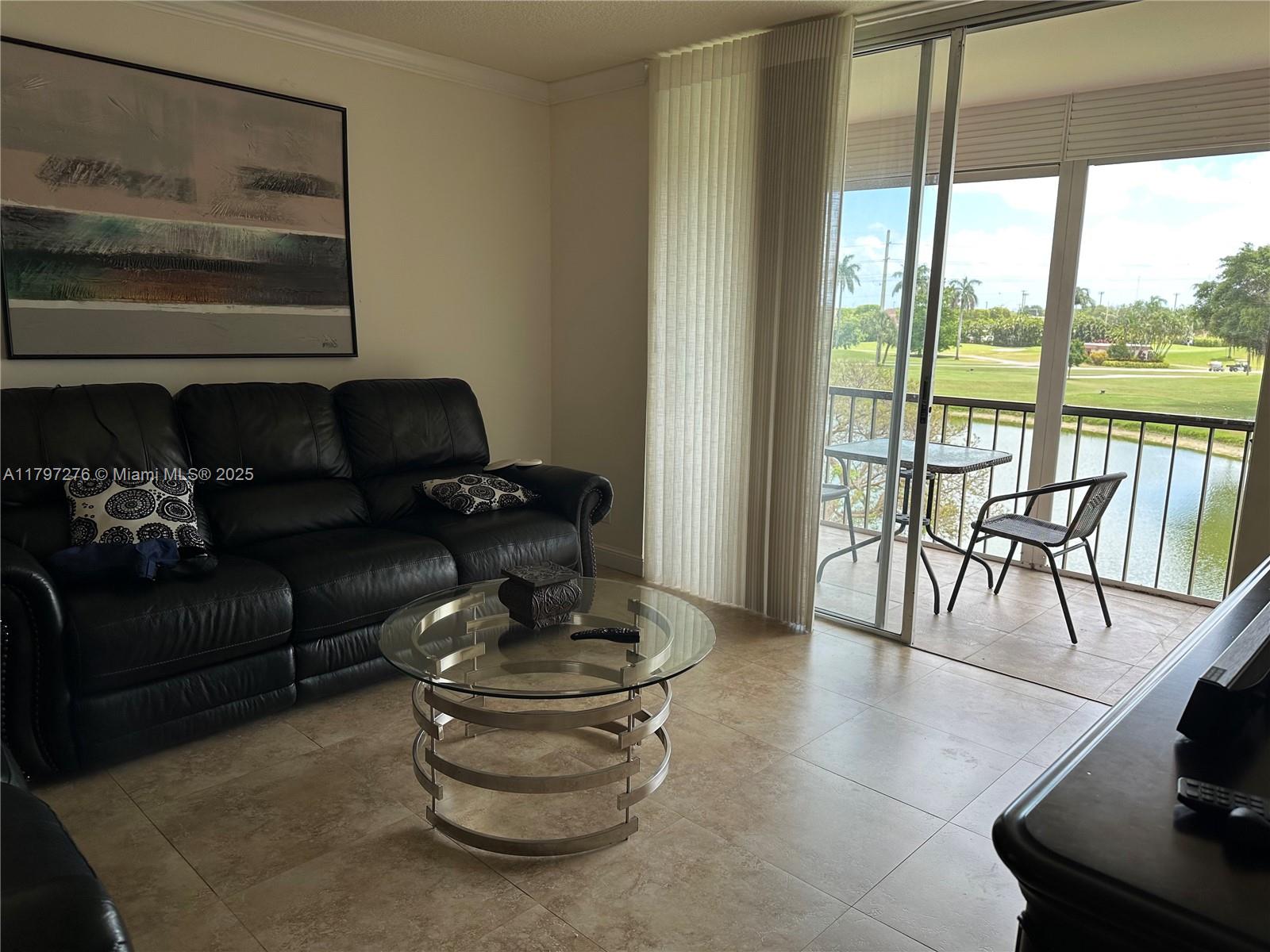 9320 S Hollybrook Lake Dr 303, Pembroke Pines, Miami-Dade County, Florida - 2 Bedrooms  
2 Bathrooms - 