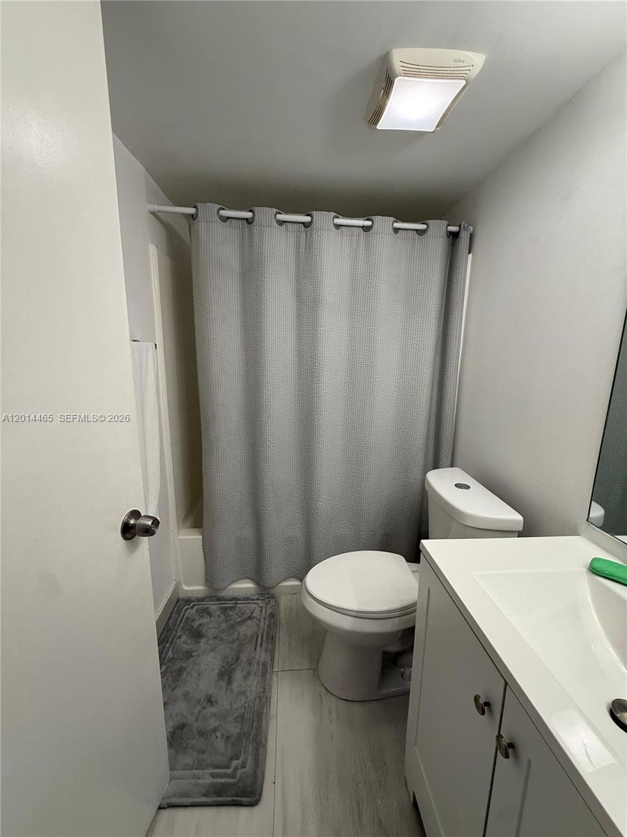 LAS BRISAS@ COUNTRY CLUB - Residential Lease