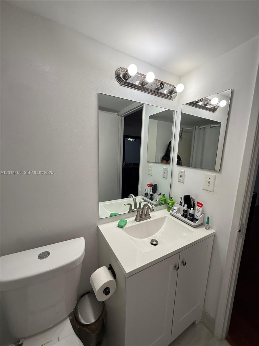 LAS BRISAS@ COUNTRY CLUB - Residential Lease