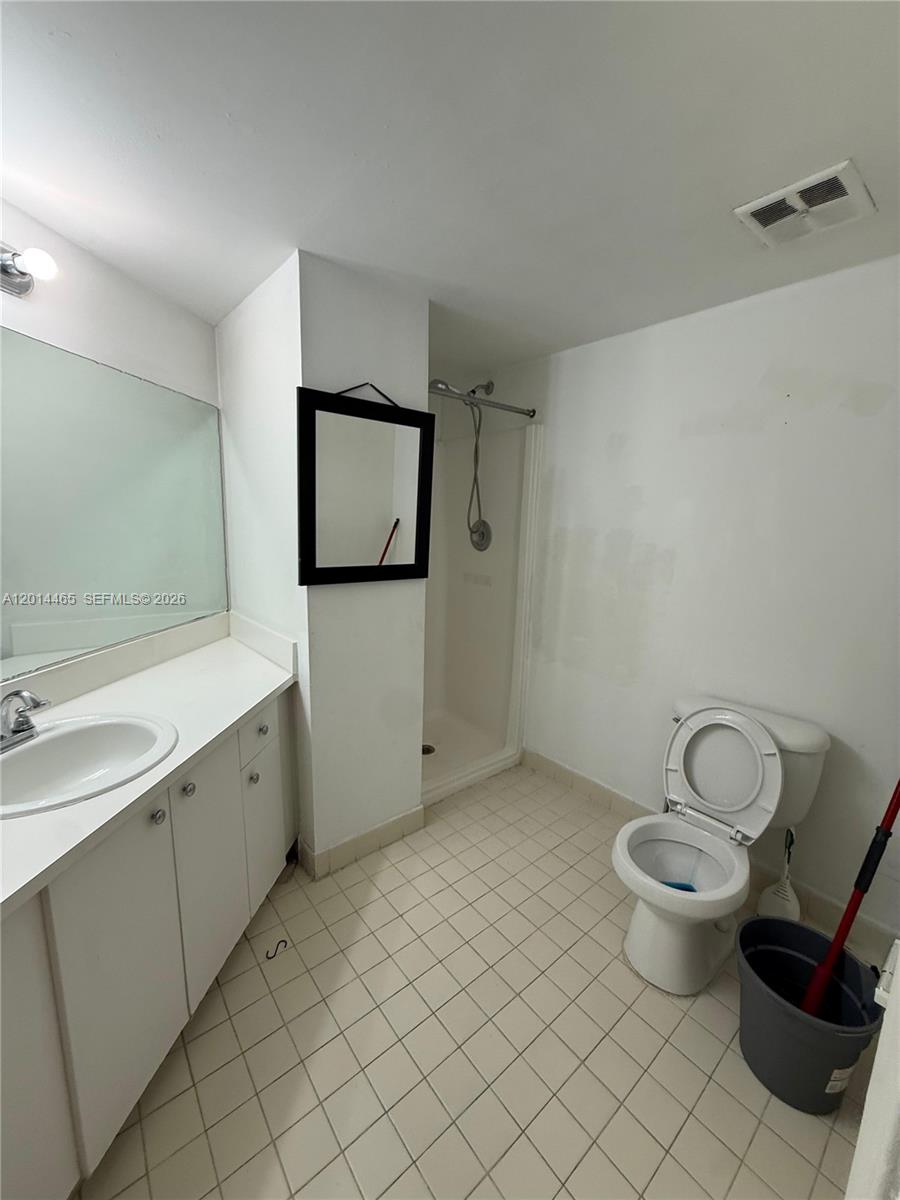 LAS BRISAS@ COUNTRY CLUB - Residential Lease