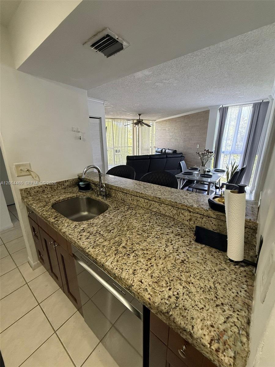 LAS BRISAS@ COUNTRY CLUB - Residential Lease
