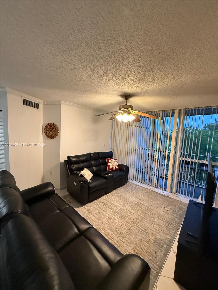 LAS BRISAS@ COUNTRY CLUB - Residential Lease