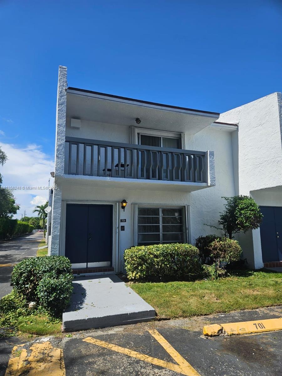 Spacious 3-bedroom, 3-bathroom corner townhouse with a extra room, ready for your personal touch. This property is conveniently located two blocks from US1 in the Palmetto Bay neighborhood near excellent schools and shopping centers. It also has two parking spaces within Heritage Square Condo, a gated community. The community features amenities such as a pool and tennis court. Motivated seller.