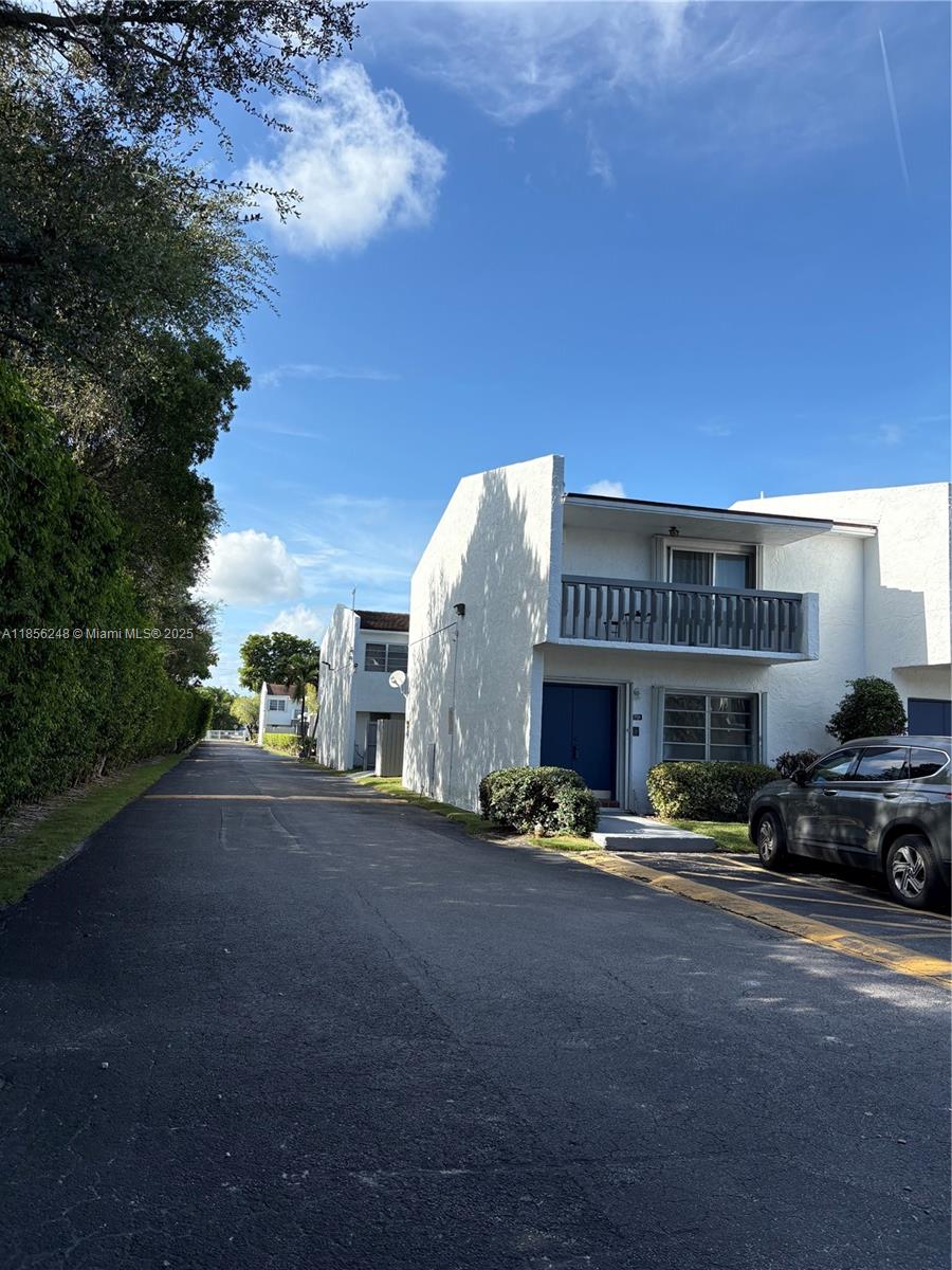 HERITAGE SQUARE CONDO - Residential