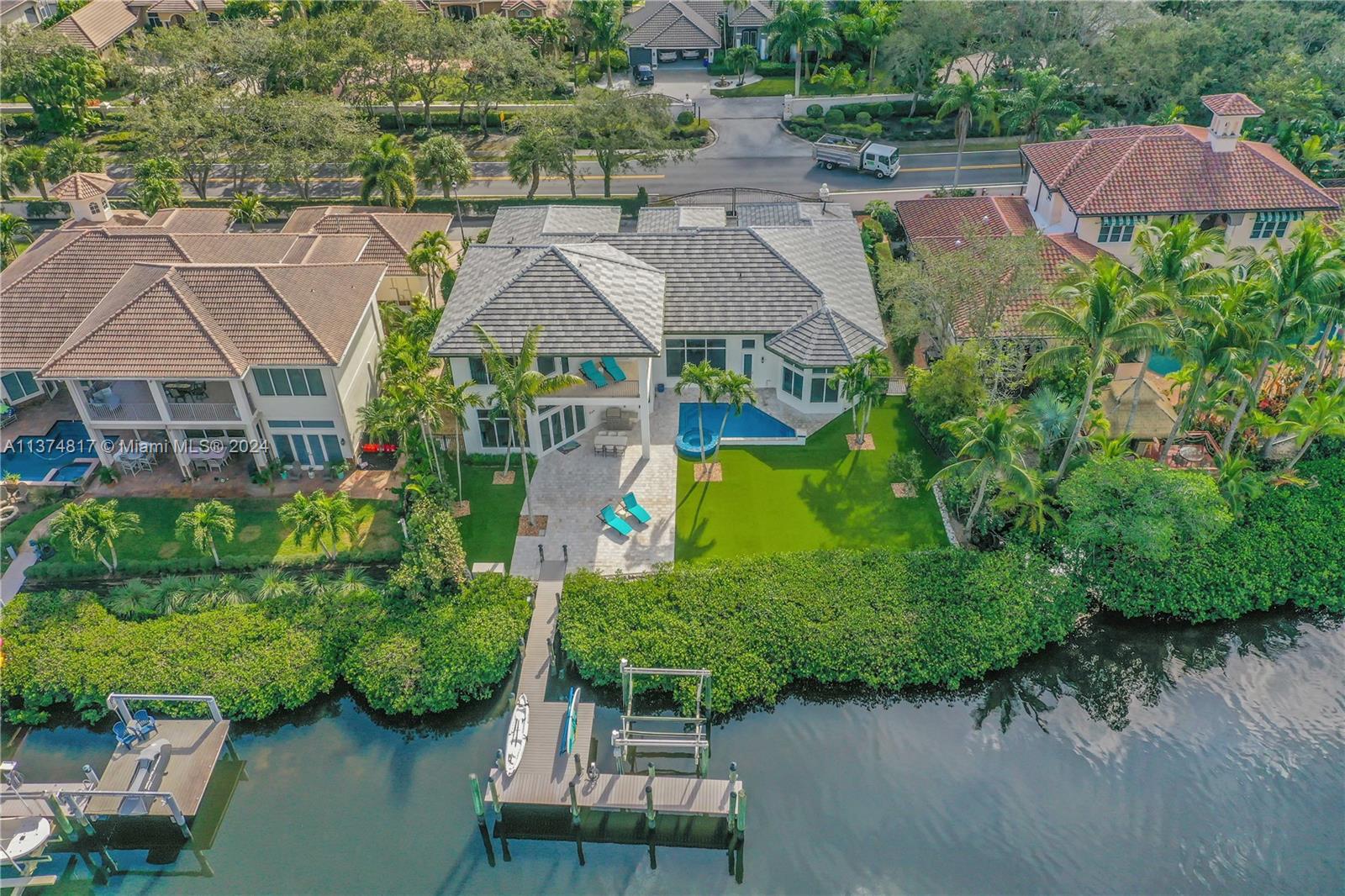 8621 Se Somerset Island, Jupiter, Palm Beach County, Florida - 4 Bedrooms  
6 Bathrooms - 