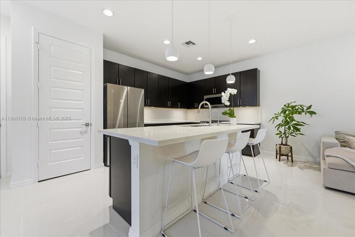 CHAMPION LAKES - Residential