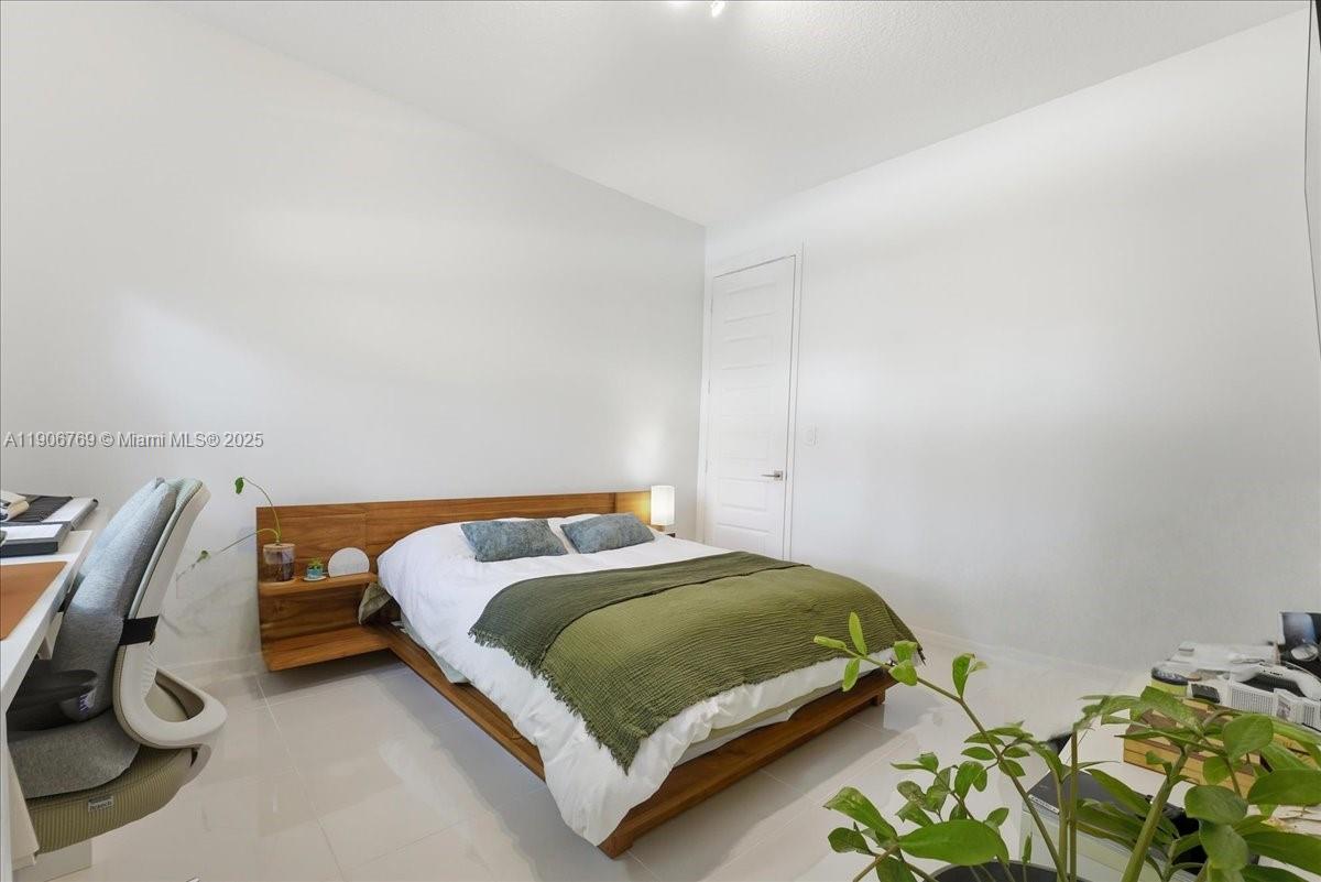 CHAMPION LAKES - Residential