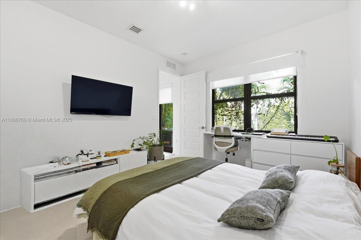 CHAMPION LAKES - Residential