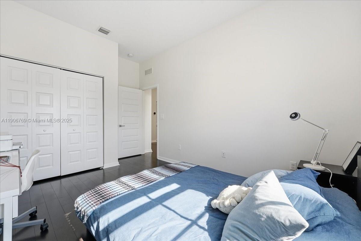 CHAMPION LAKES - Residential