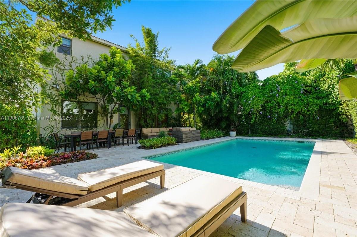 CHAMPION LAKES - Residential