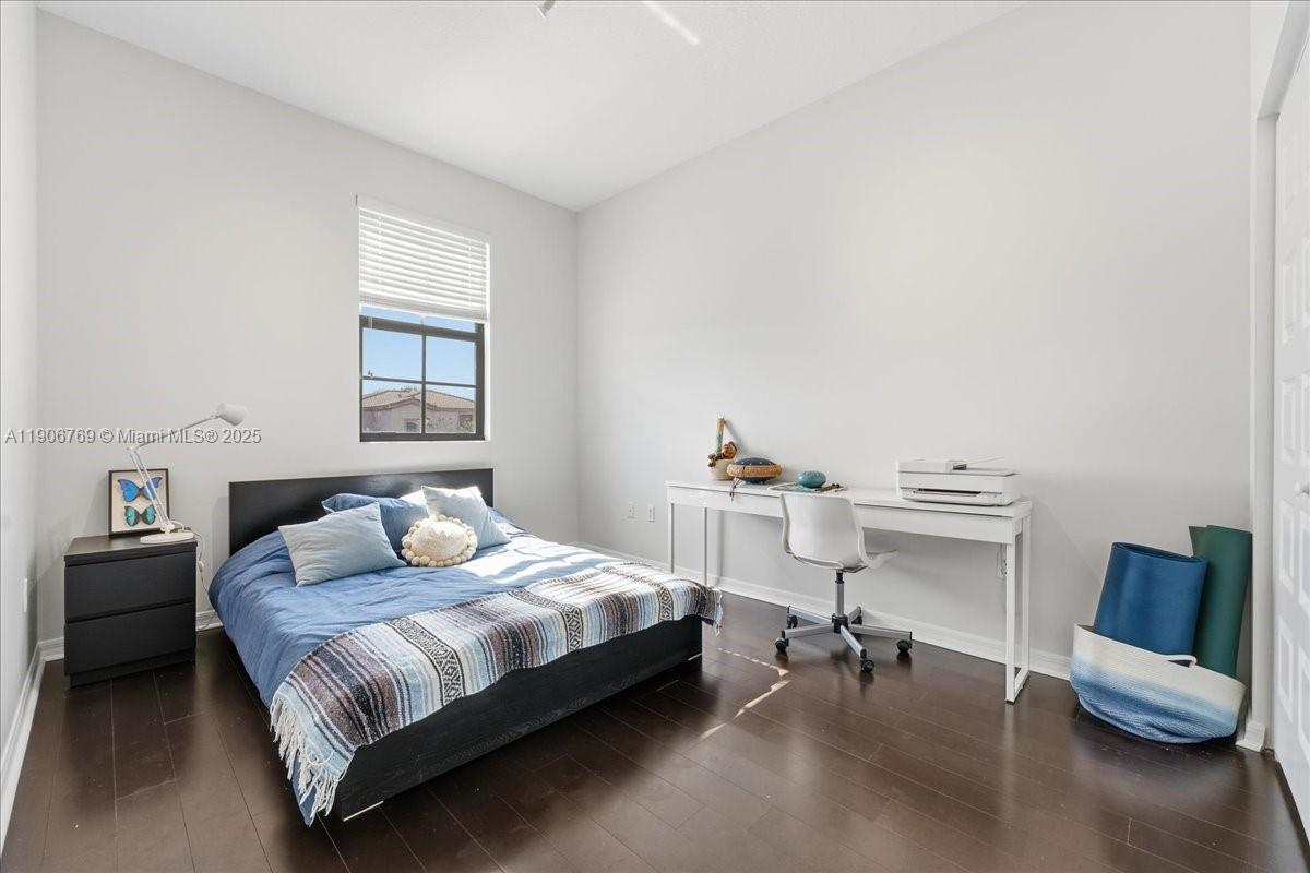 CHAMPION LAKES - Residential