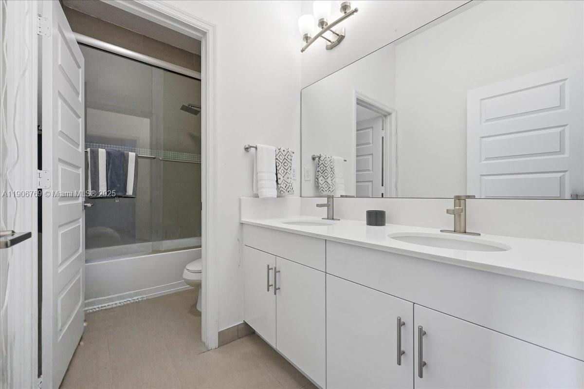 CHAMPION LAKES - Residential