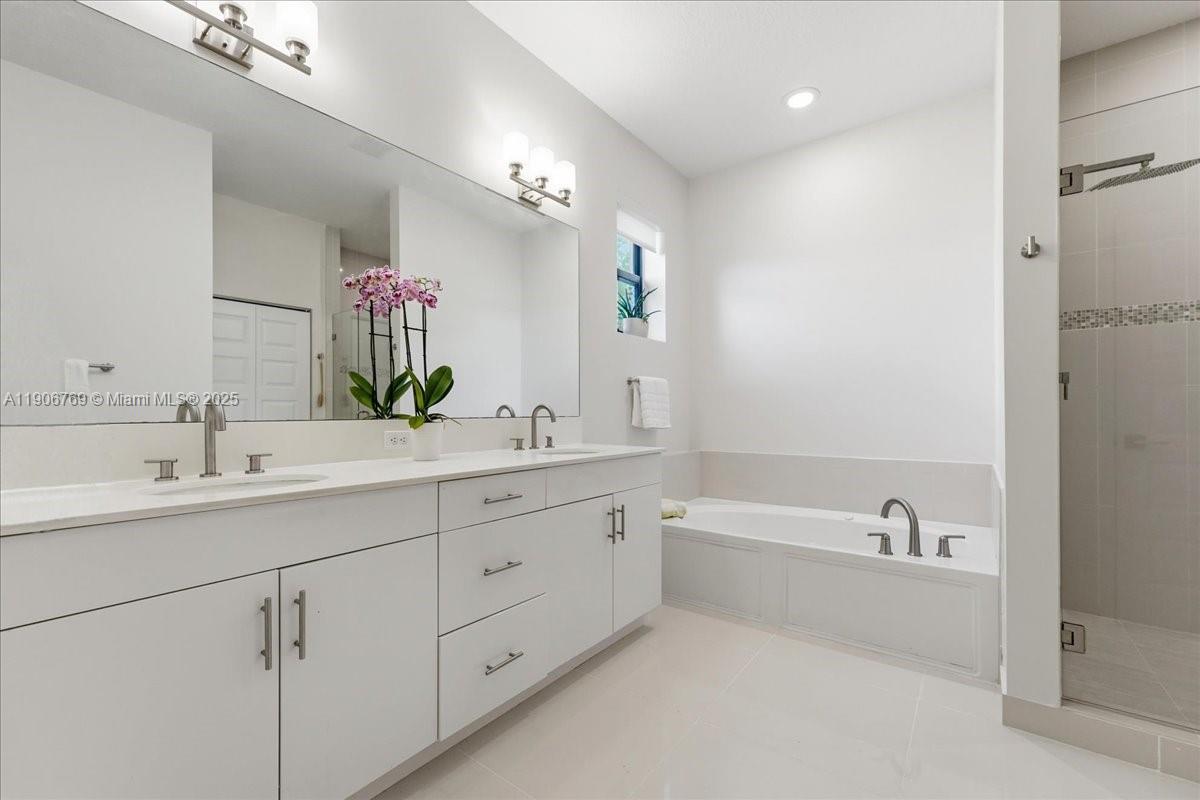 CHAMPION LAKES - Residential