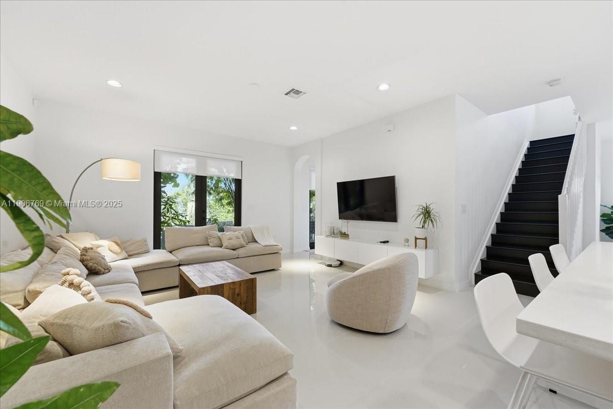 CHAMPION LAKES - Residential