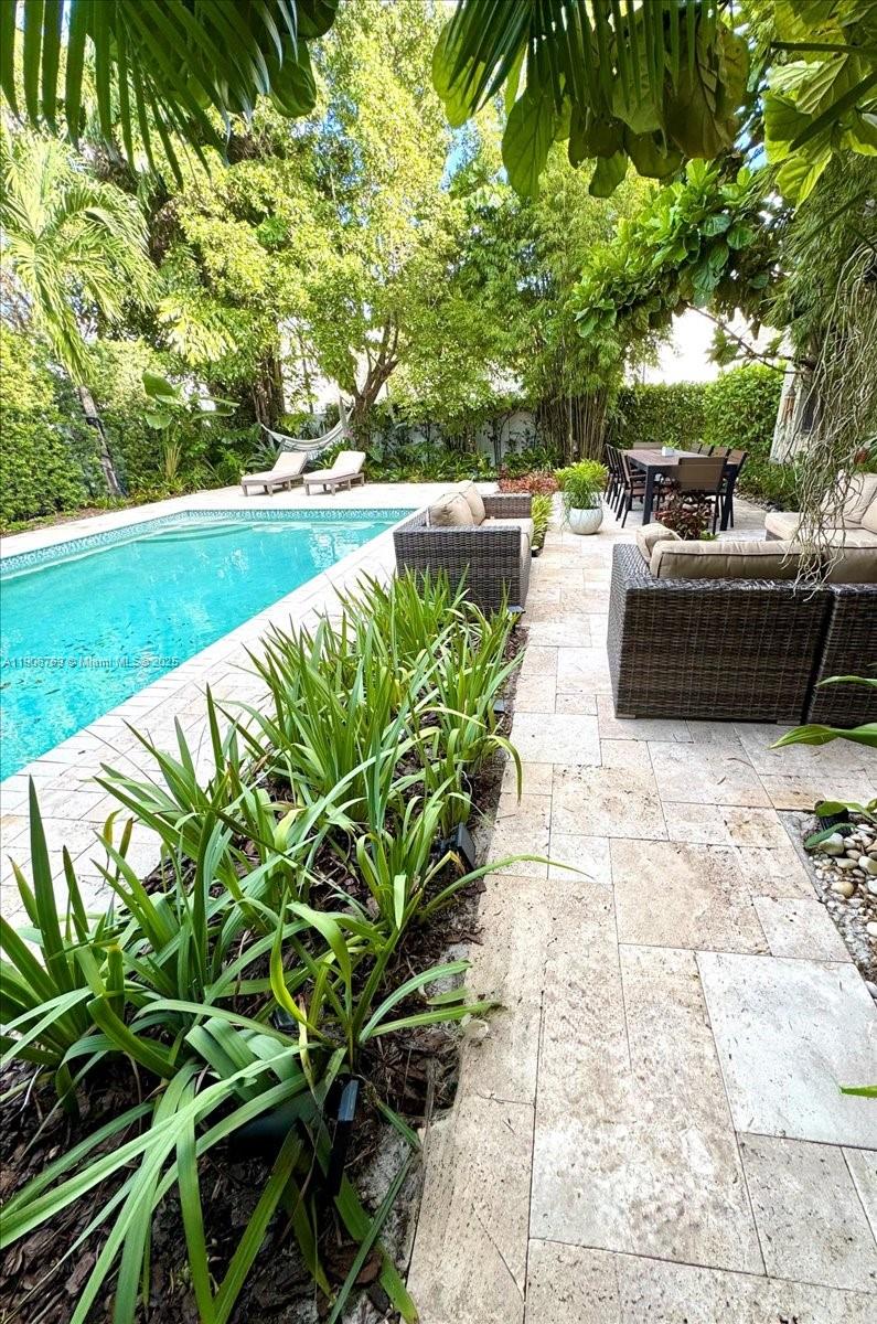 CHAMPION LAKES - Residential