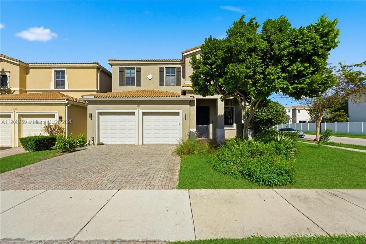 CHAMPION LAKES - Residential