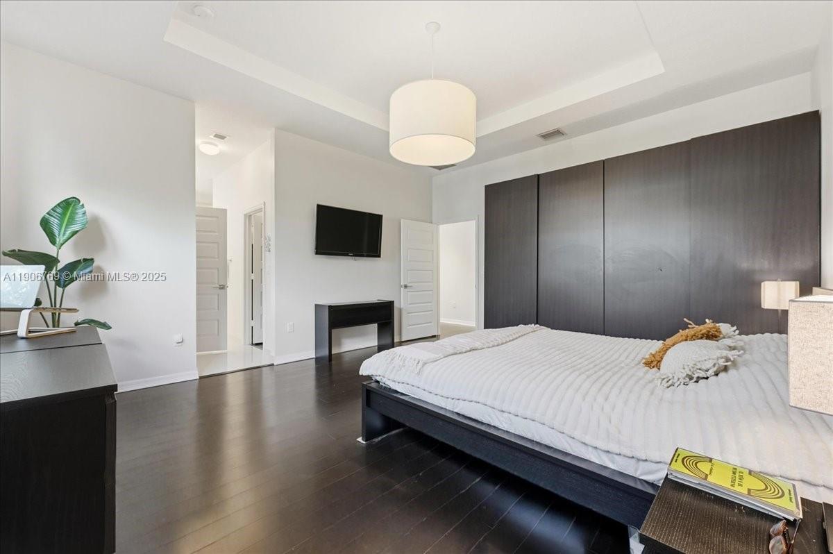 CHAMPION LAKES - Residential